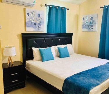 Montego Bay Apartamento | The Rest Stop Front- 15 mins from MBJ/24hr Security