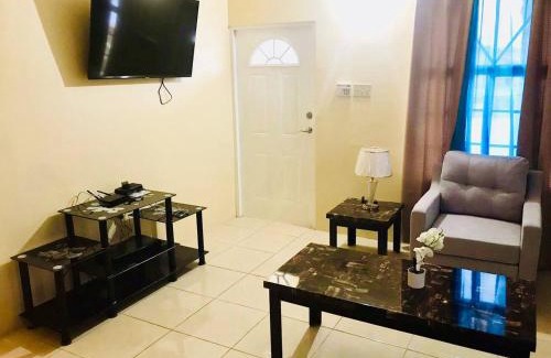 Montego Bay Apartamento | The Rest Stop Front- 15 mins from MBJ/24hr Security