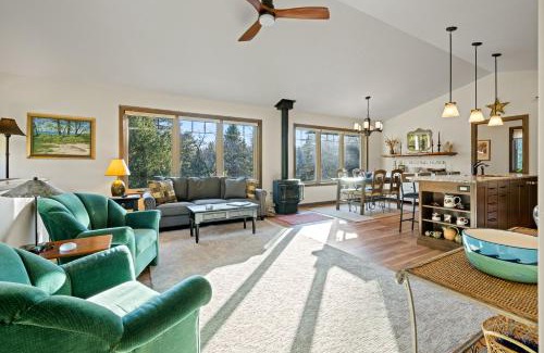 Sturgeon Bay Casa | The Resting Place by Simple Life Rentals