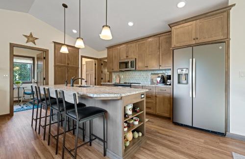 Sturgeon Bay Casa | The Resting Place by Simple Life Rentals