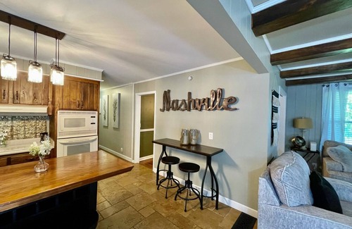 Nashville Casa | The Retreat At Opry Hills- Sleeps 8 - 3 Bedroom - 2 bathrooms