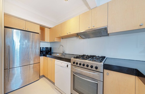 North Bondi Apartamento | The Retreat: Beachfront View + Offstreet parking