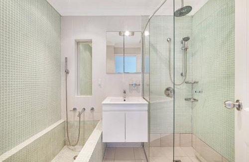 Bondi Beach Apartamento | The Retreat : Beachfront View + Parking