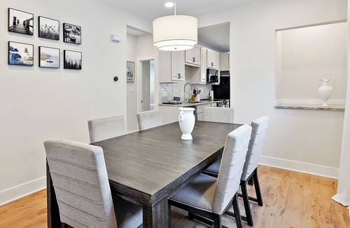 Detroit Apartamento | The Retreat At The Park. 2 BDR-Lower Unit