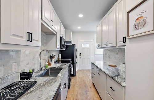 Detroit Apartamento | The Retreat At The Park. 2 BDR-Lower Unit