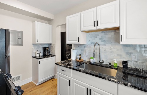 Detroit Apartamento | The Retreat At The Park-2BDR. Upper Unite