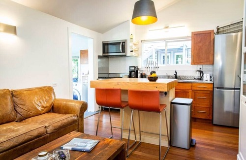 Revelstoke Casa | The Revelstuck Hut - Downtown Revelstoke