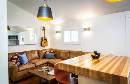 Revelstoke Casa | The Revelstuck Hut - Downtown Revelstoke
