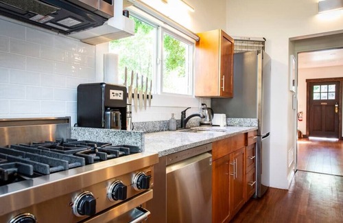 Revelstoke Casa | The Revelstuck Hut - Downtown Revelstoke