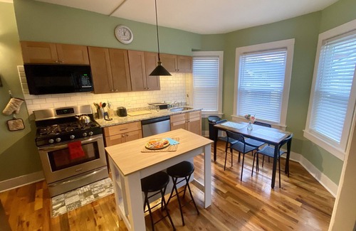 Providence Apartamento | ⭐The Rhody Retreat⭐ Minutes from Downtown ⭐Modern, Spacious, Highly Rated!!!⭐