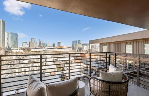Downtown Nashville Casa | The Rhythm and Rooftop Penthouse Walk To Broadway with Pool and Amazing Views