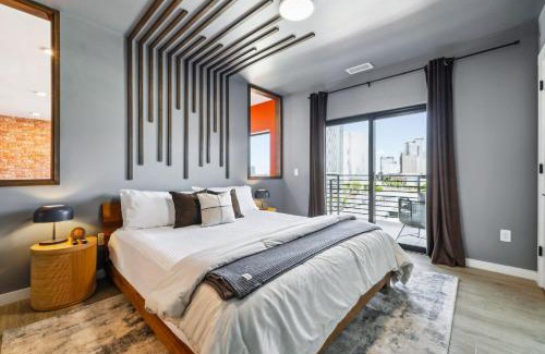Downtown Nashville Casa | The Rhythm and Rooftop Penthouse Walk To Broadway with Pool and Amazing Views