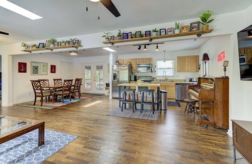 Wilmington Casa | The Rhythm Ranch 2BR/1BA minutes to UNCW & Wrightsville Beach!