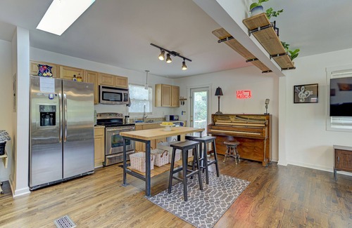 Wilmington Casa | The Rhythm Ranch 2BR/1BA minutes to UNCW & Wrightsville Beach!