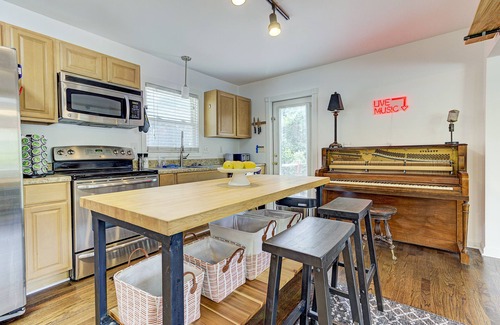Wilmington Casa | The Rhythm Ranch 2BR/1BA minutes to UNCW & Wrightsville Beach!