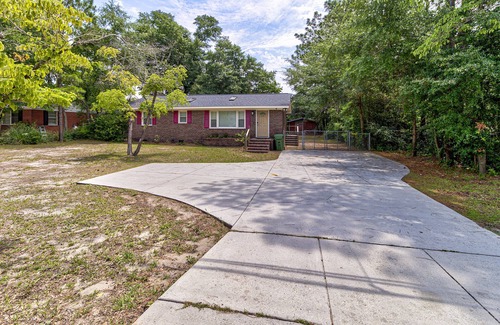 Wilmington Casa | The Rhythm Ranch 2BR/1BA minutes to UNCW & Wrightsville Beach!