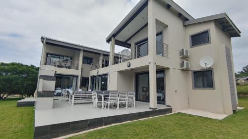 Zinkwazi Beach Casa | THE Ridge House
