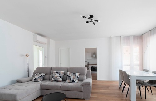 Monza Apartamento | The Right House, Modern and Spacious Three-room Apartment Near Policlinico Monza