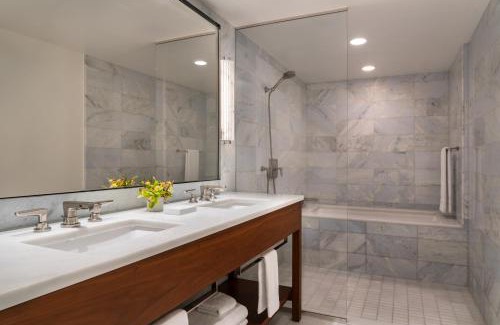 Waikiki Hotel | The Ritz-Carlton Residences, Waikiki Beach Hotel