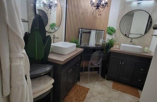 Las Cruces Casa | The Ritz Spa Sanctuary hot tub/patio/fam/pet
