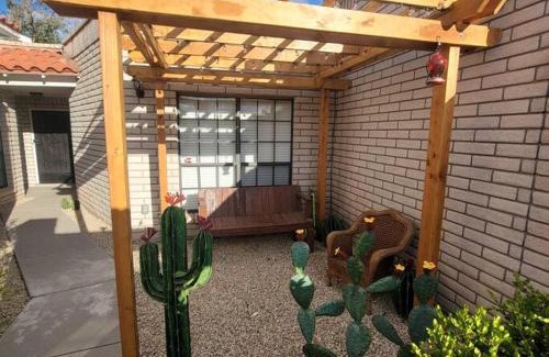 Las Cruces Casa | The Ritz Spa Sanctuary hot tub/patio/fam/pet