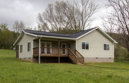 Pearisburg Cabaña | The River Ash Cottage en Walker Creek Retreat