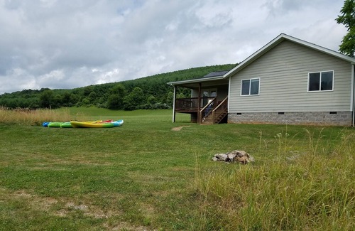 Pearisburg Cabaña | The River Ash Cottage en Walker Creek Retreat