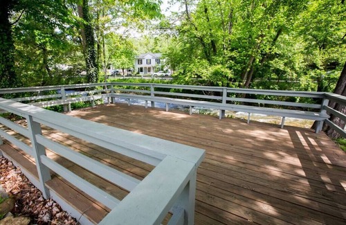 Sperryville Casa | The River Cottage: 29 Main Street