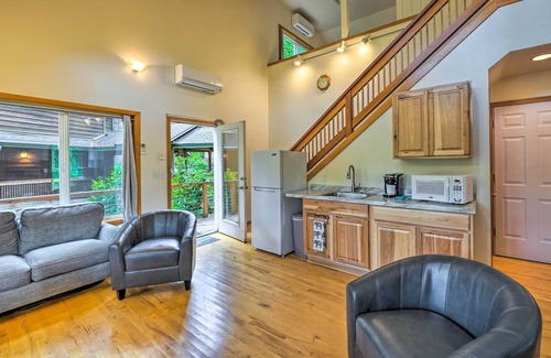 Leaburg Casa | The River House' w/ Deck, on McKenzie River!