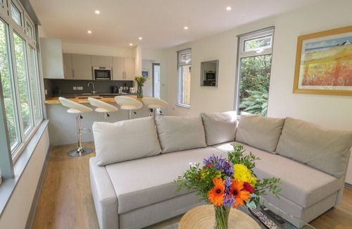 Lerags Cabaña | THE RIVER LODGE, romantic, country holiday cottage in Oban