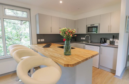 Lerags Cabaña | THE RIVER LODGE, romantic, country holiday cottage in Oban