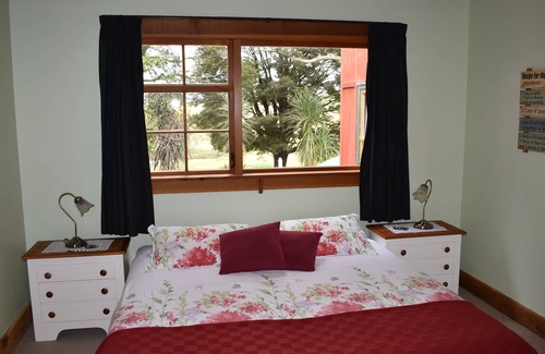 Ohakune Cama Y Desayuno | Habitación 2 con vista al río