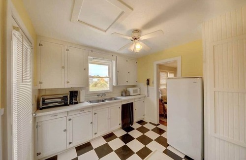 Ingram Casa | The River Oaks Lodge Guest Houses - River House 2/1, Ivy 2/1
