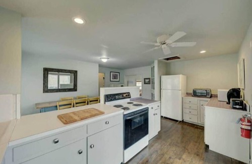 Ingram Casa | The River Oaks Lodge Guest Houses - River House 2/1, Ivy 2/1