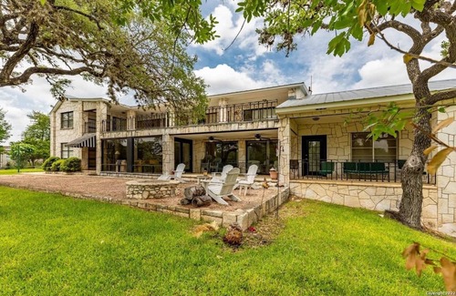 Ingram Casa | The River Oaks Lodge Main House, 7 Bedrooms, 7.5 Bathrooms!