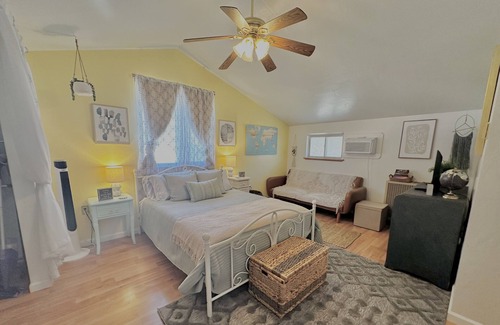 Springville Casa | The River View Barnhouse - Gateway to the Sequoia National Forest