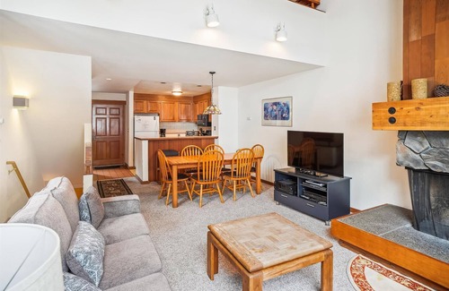 Tahoe City Condominio | The River View Getaway