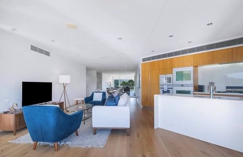 West End Apartamento | The Riveredge Chic Resort Style Luxury near CBD