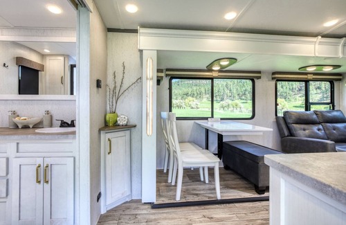 Nemo Casa | The Robin · Quiet · Views · King Bed · Near Trails · WiFi · SmartTV · Weekly -5%