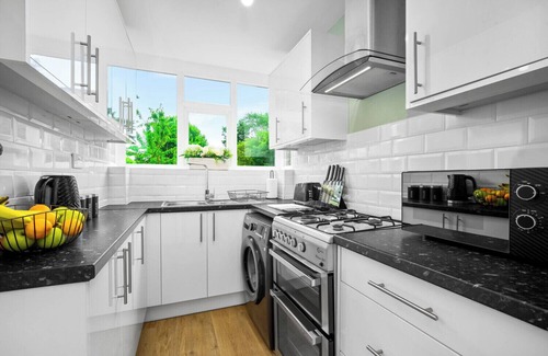 Olton Casa | "The Rock" Elegant 4 Bedroom House, perfect for families close to NEC & BHX