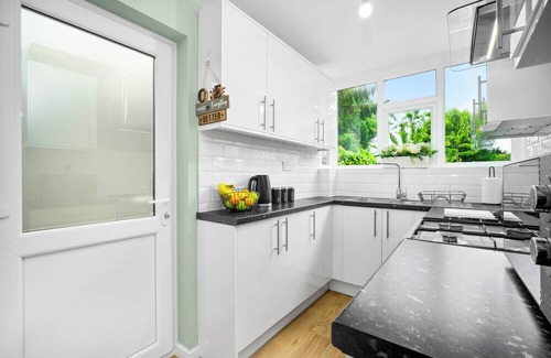 Olton Casa | "The Rock" Elegant 4 Bedroom House, perfect for families close to NEC & BHX