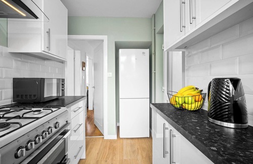 Olton Casa | "The Rock" Elegant 4 Bedroom House, perfect for families close to NEC & BHX