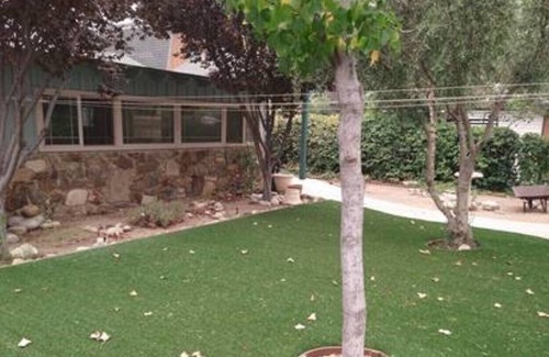Kernville Cabina | The Rock House: Cozy cabin right on the river!