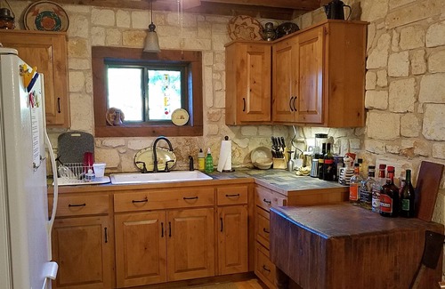 Lago Vista Cabina | The Rock House en la costa norte del lago Travis