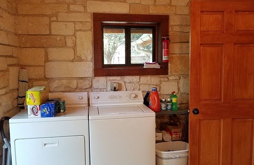 Lago Vista Cabina | The Rock House en la costa norte del lago Travis