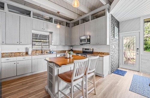 Temple Crest Casa | The Roller Coaster River Retreat