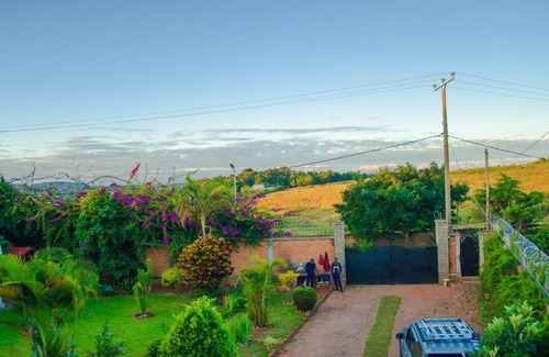Ambohibao Villa | El ambiente romántico de la habitación roja para descubrir el placer de una estancia.