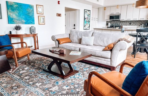 Downtown Greensboro Apartamento | The Rooftop Nest - Downtown, Pet Friendly, Laundry, Natural Light
