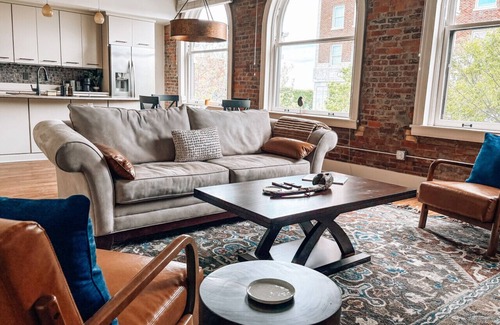 Downtown Greensboro Apartamento | The Rooftop Nest - Downtown, Pet Friendly, Laundry, Natural Light