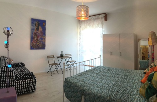 Bellariva Villa | La sala en el taller de arte - a 10 minutos de la playa.